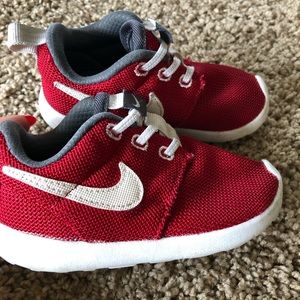 Nike toddler boys size 7 red tennis shoes